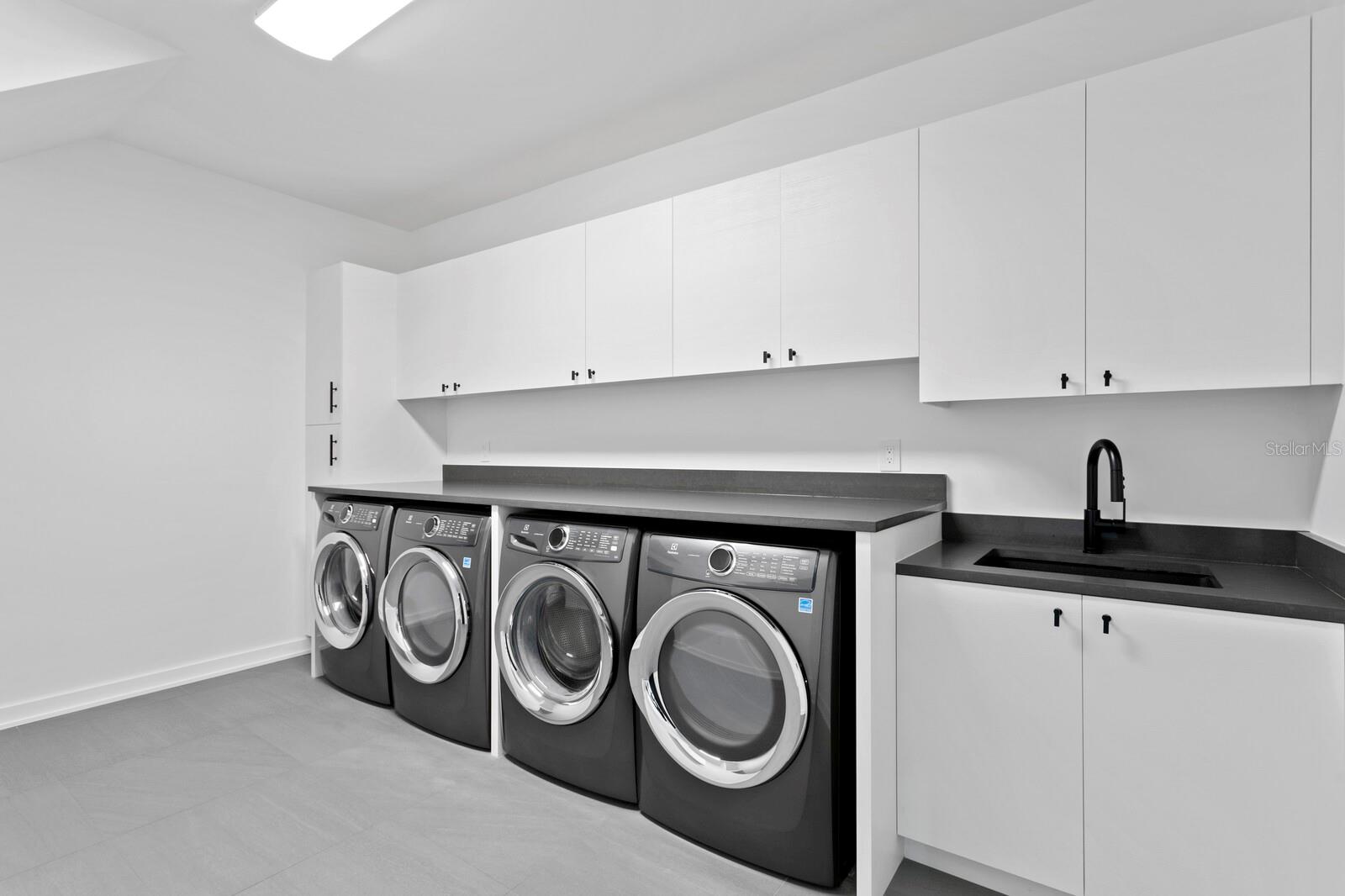 DAVIS POINT TWNHMS - Residential