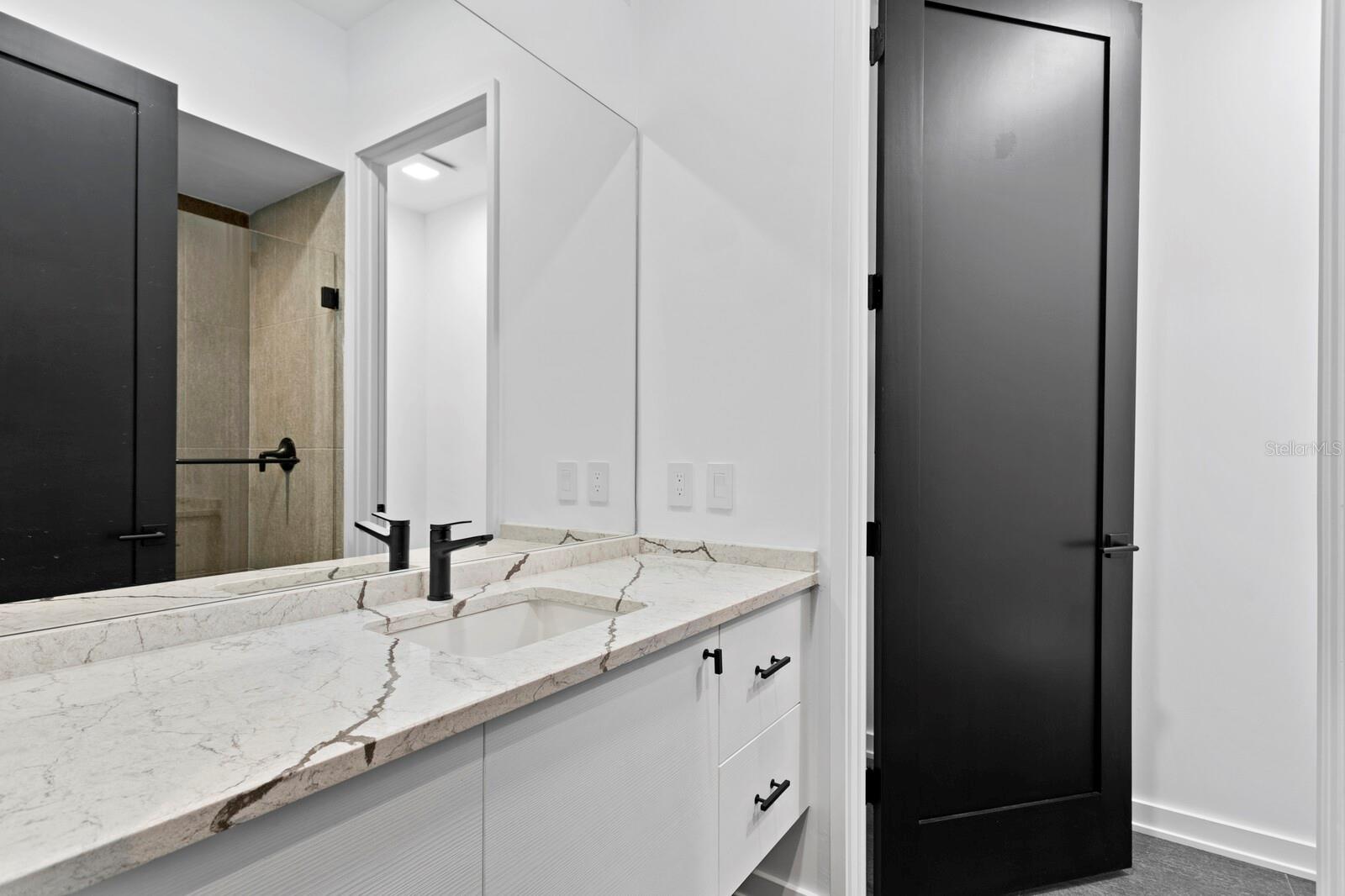 DAVIS POINT TWNHMS - Residential