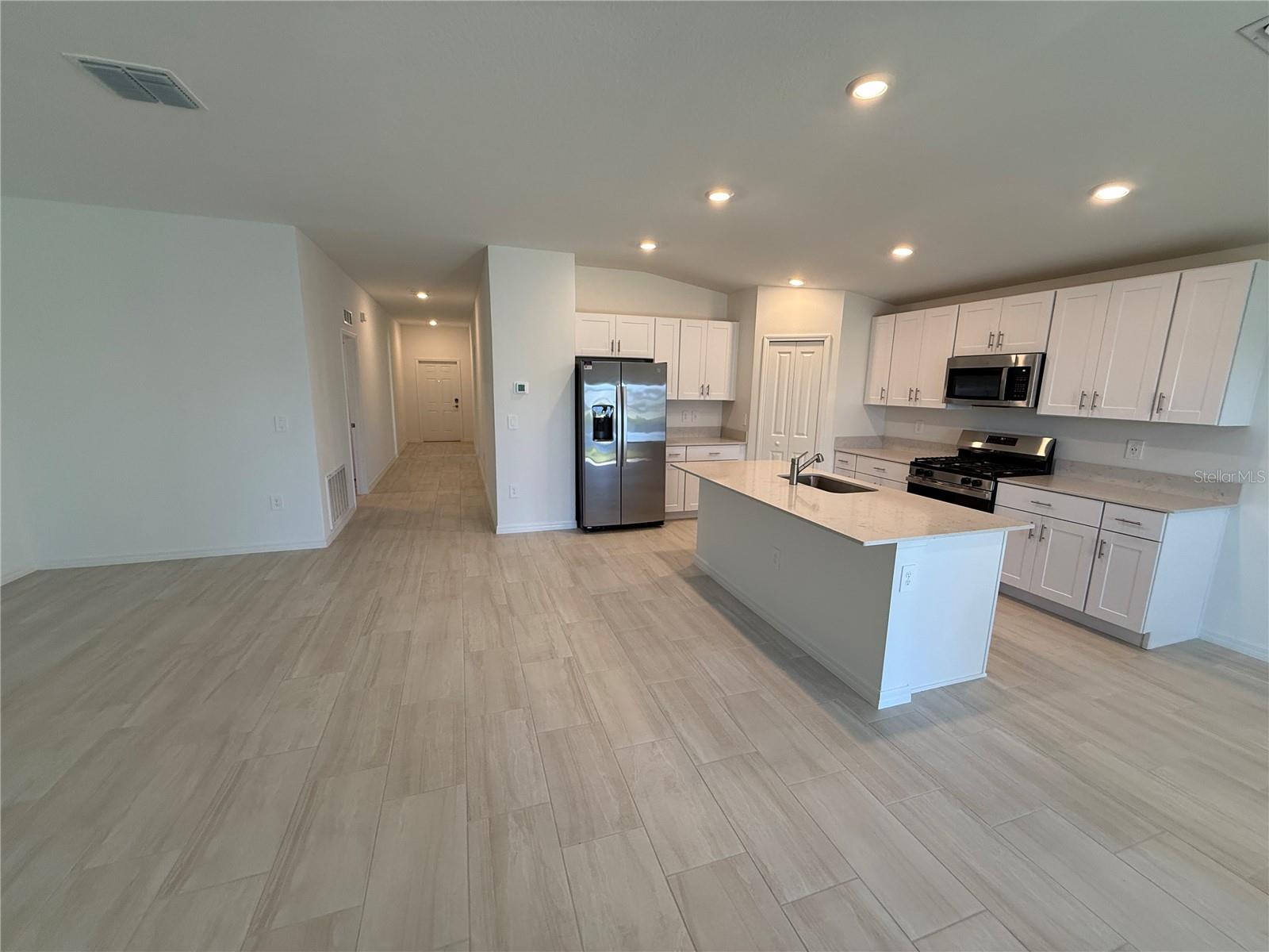 PROSPERITY LAKES - Residential Lease