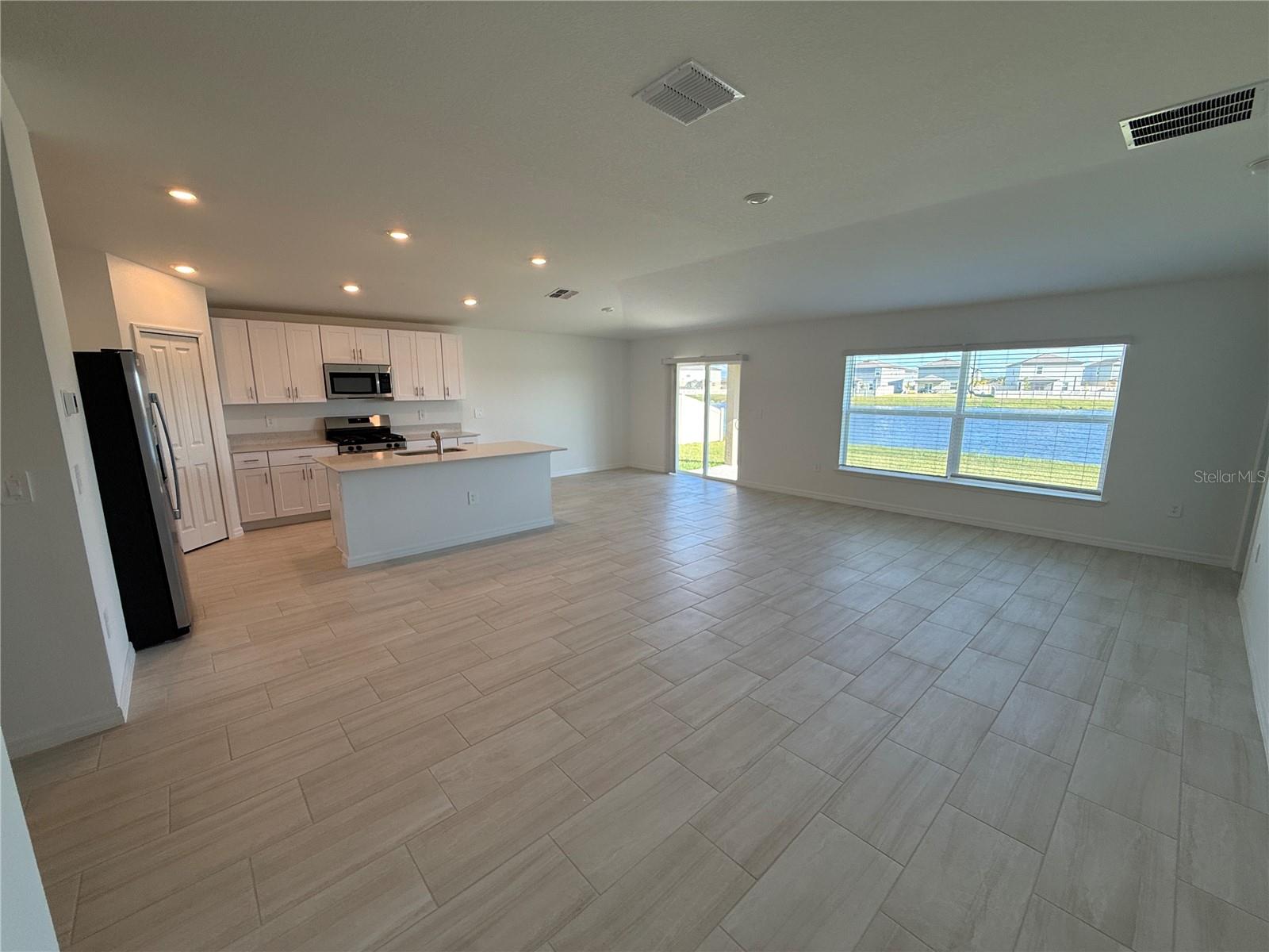 PROSPERITY LAKES - Residential Lease