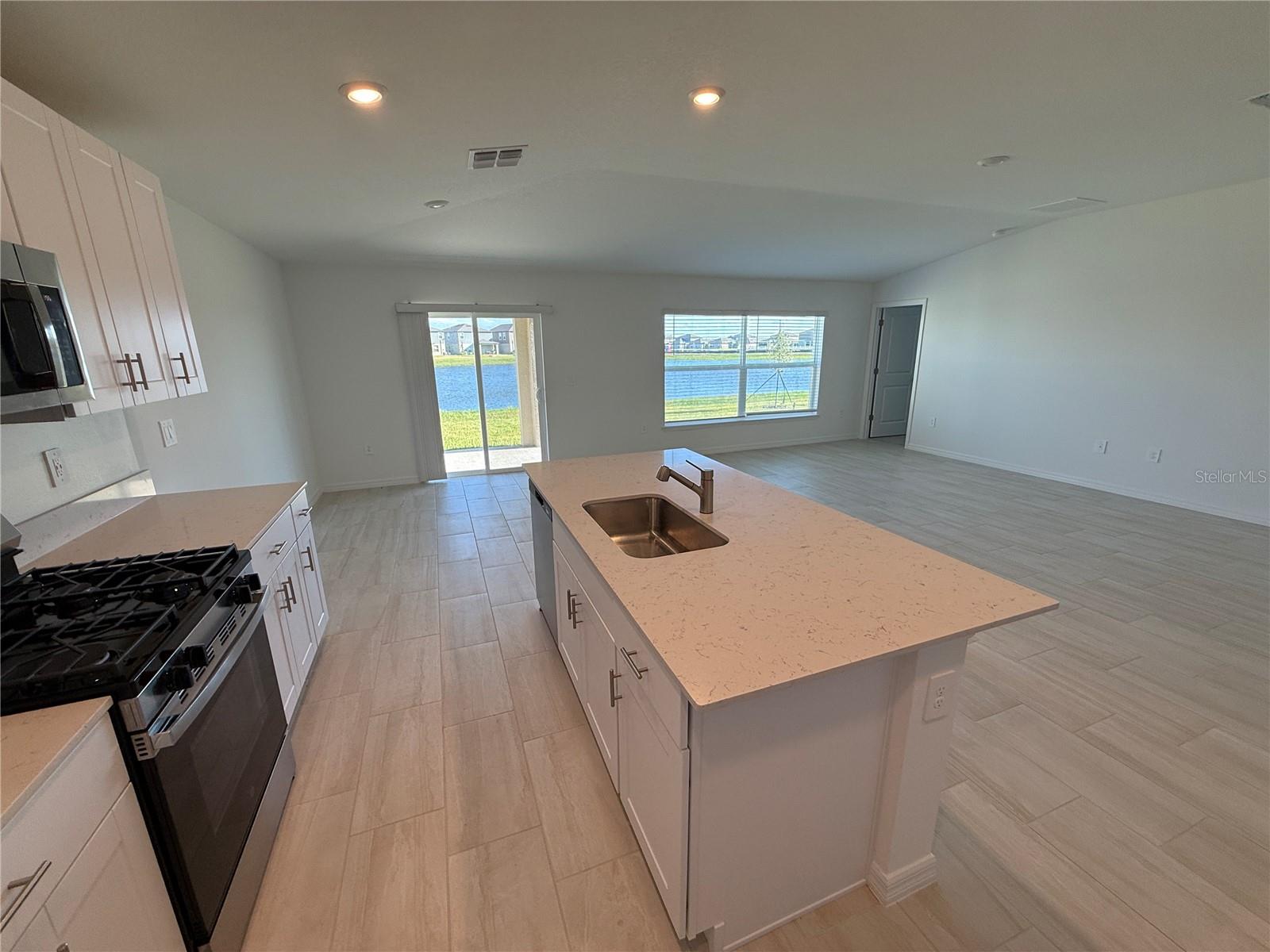 PROSPERITY LAKES - Residential Lease