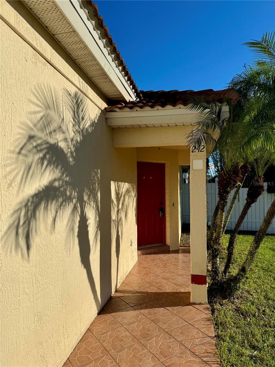 TUSCANY POINTE PH 01 - Residential