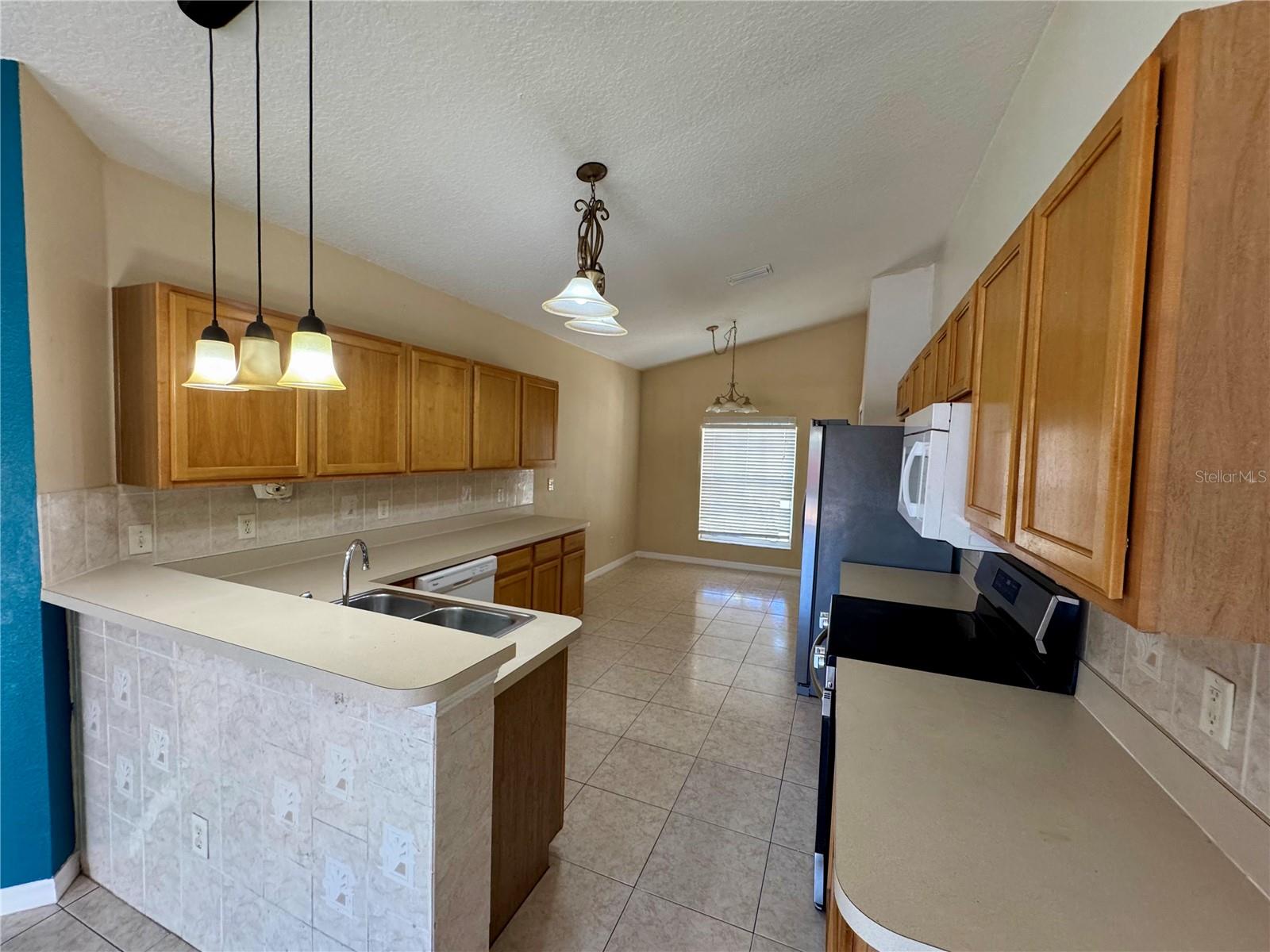 TUSCANY POINTE PH 01 - Residential