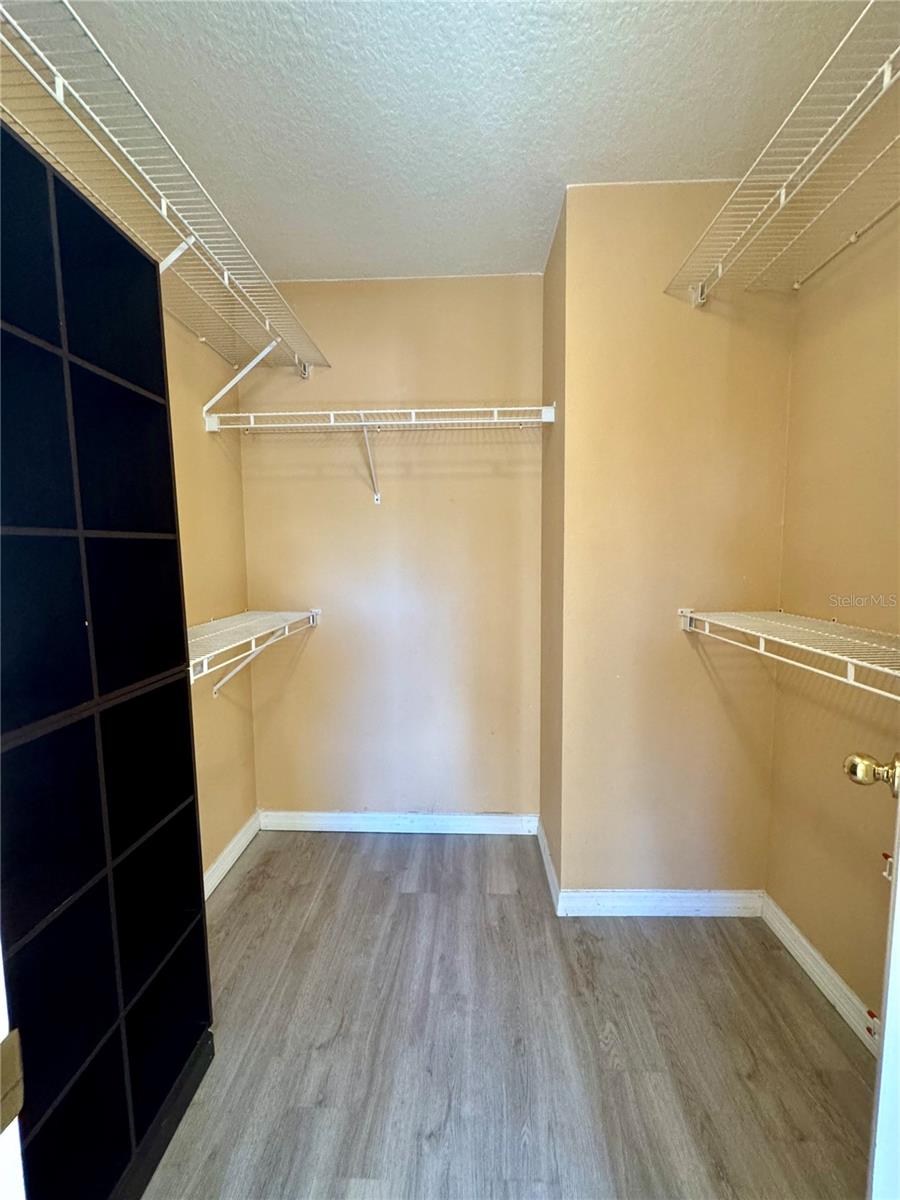 TUSCANY POINTE PH 01 - Residential