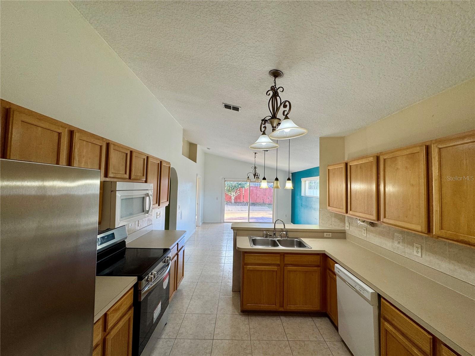TUSCANY POINTE PH 01 - Residential