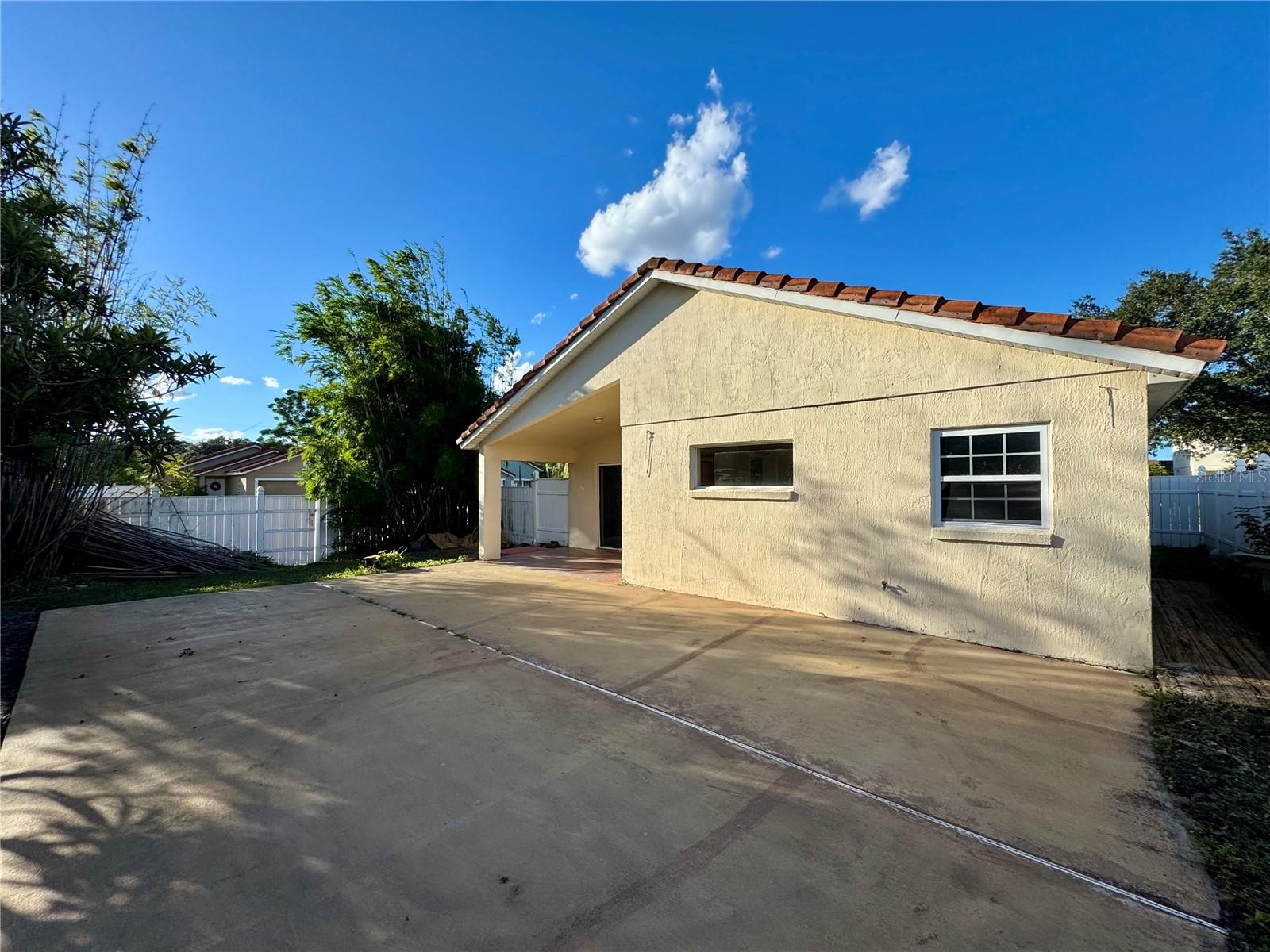 TUSCANY POINTE PH 01 - Residential