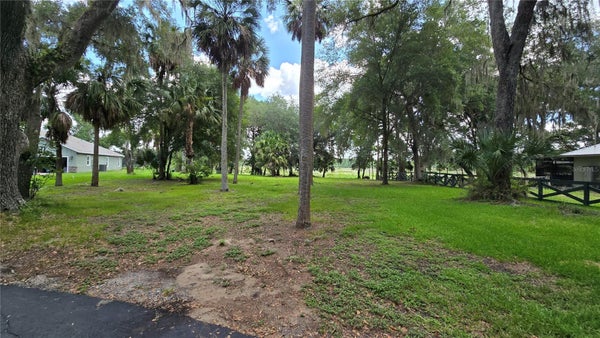 SE 158TH PL, UMATILLA, FL 32784 - Image e8b46a5de3333fd910fc0bcbce1dda53/1069890727