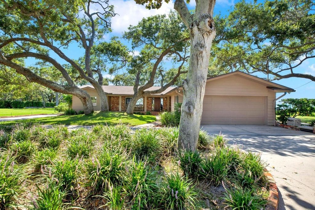 Photo of 4 Baybrook Place, Belleair, FL 33756 (MLS # TB8424705)