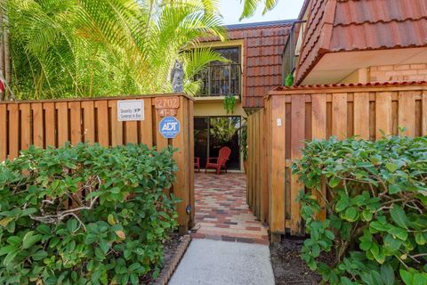 Photo of 2702 14th Court, Palm Harbor, FL 34684 (MLS # TB8475340)