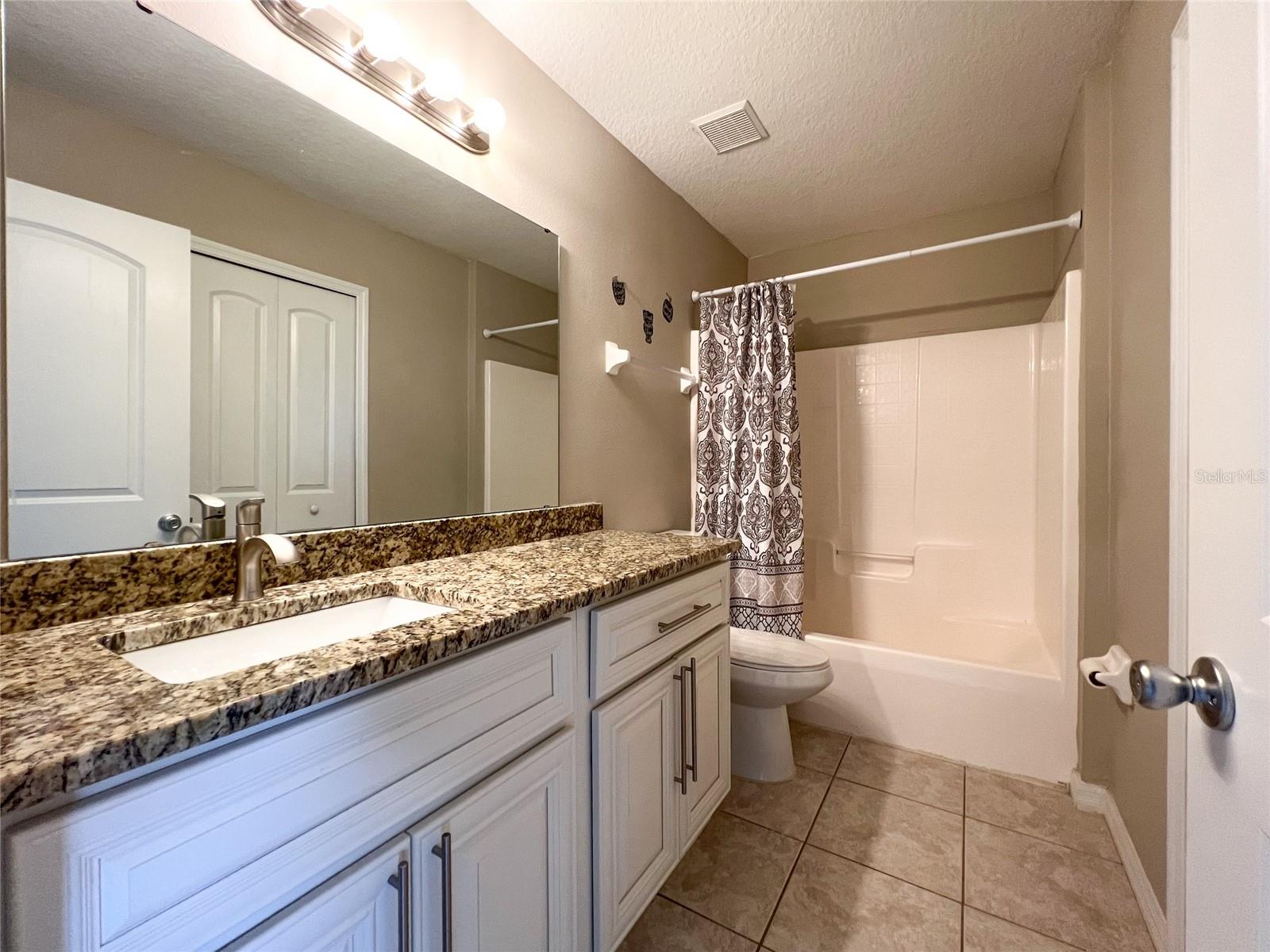 LAS CASCADA PH 01 - Residential Lease