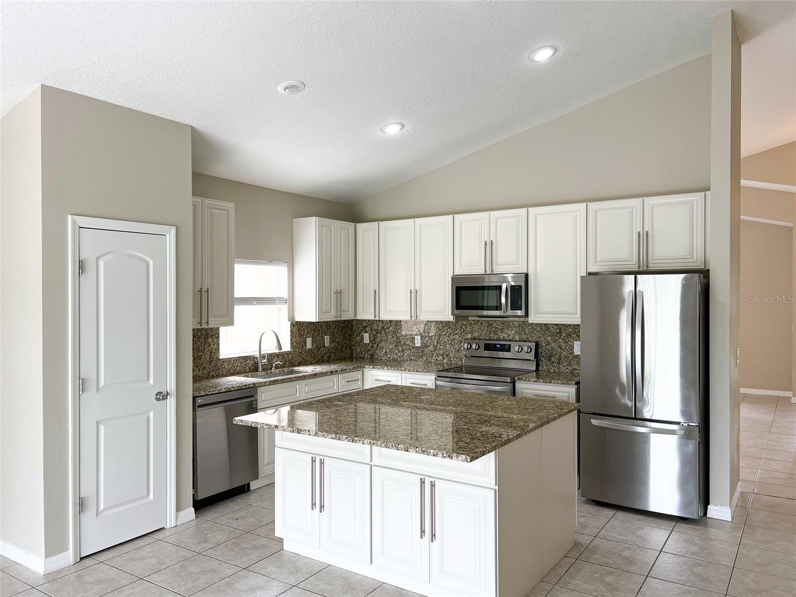 LAS CASCADA PH 01 - Residential Lease