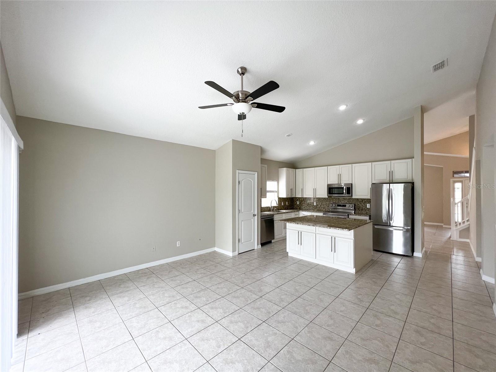 LAS CASCADA PH 01 - Residential Lease