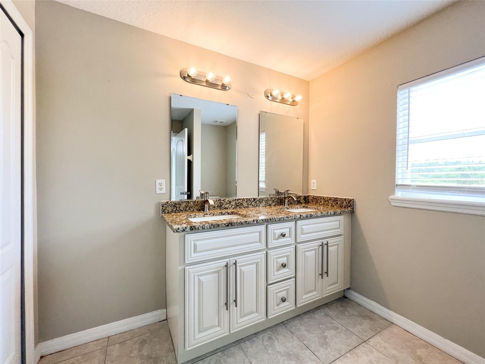 LAS CASCADA PH 01 - Residential Lease