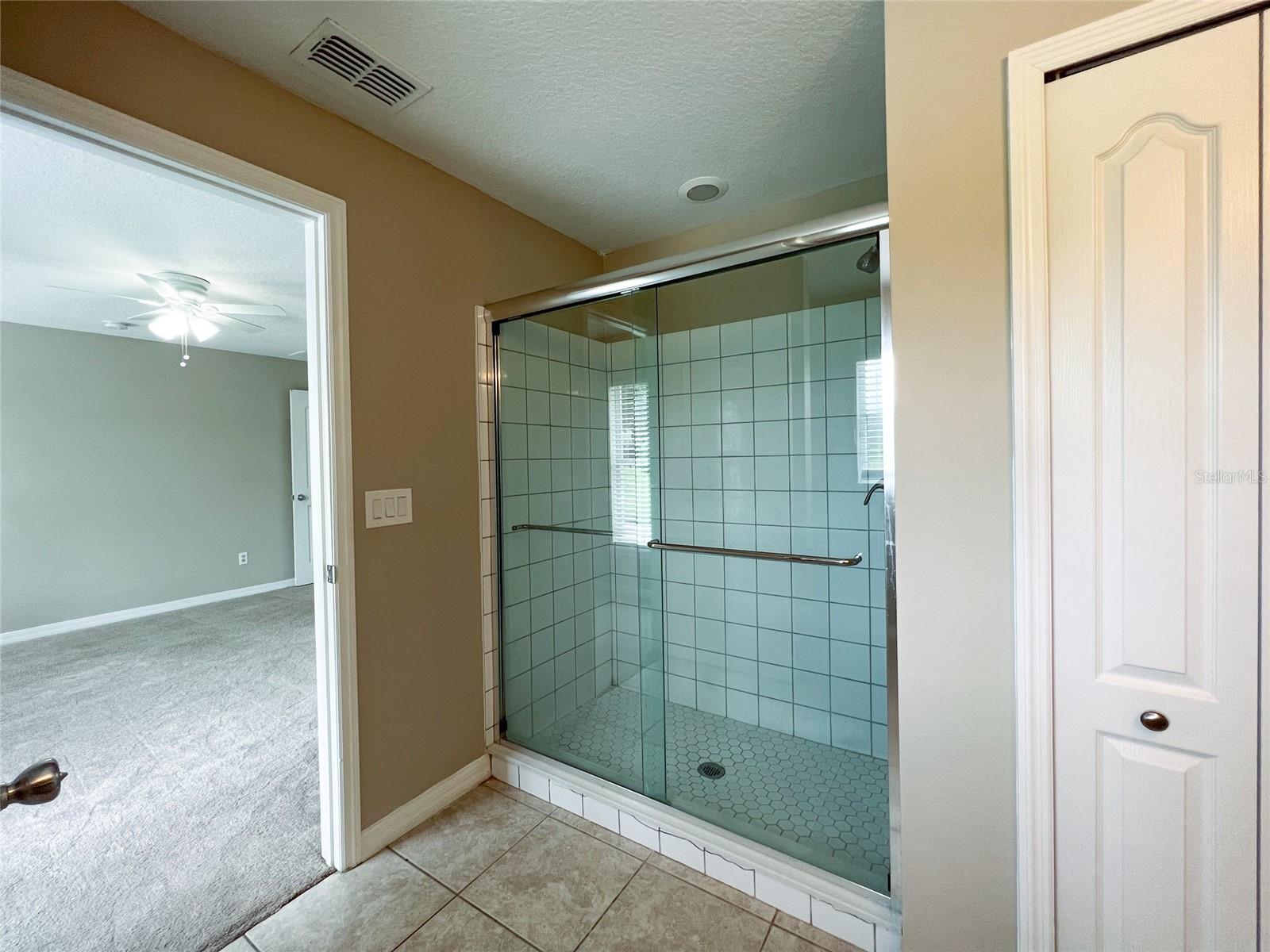 LAS CASCADA PH 01 - Residential Lease