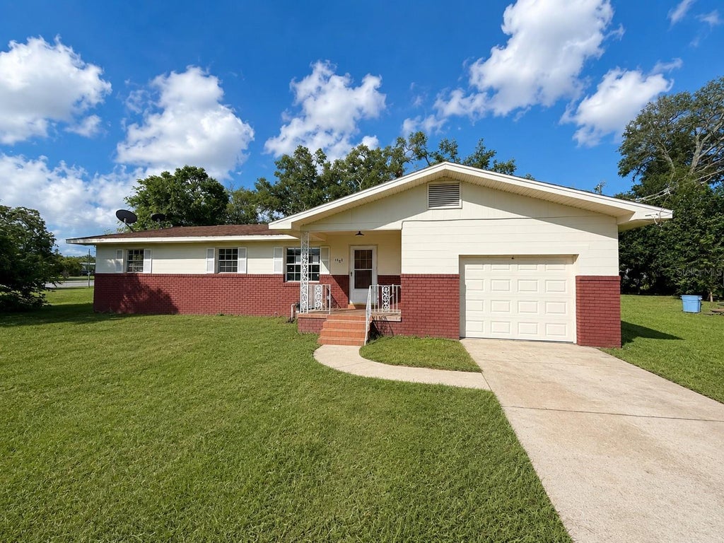 Photo of 1102 Old Kings Road, Daytona Beach, FL 32117 (MLS # V4950626)