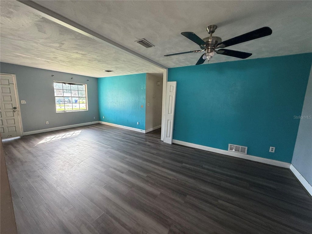 Photo of 1102 Old Kings Road, Daytona Beach, FL 32117 (MLS # V4950626)