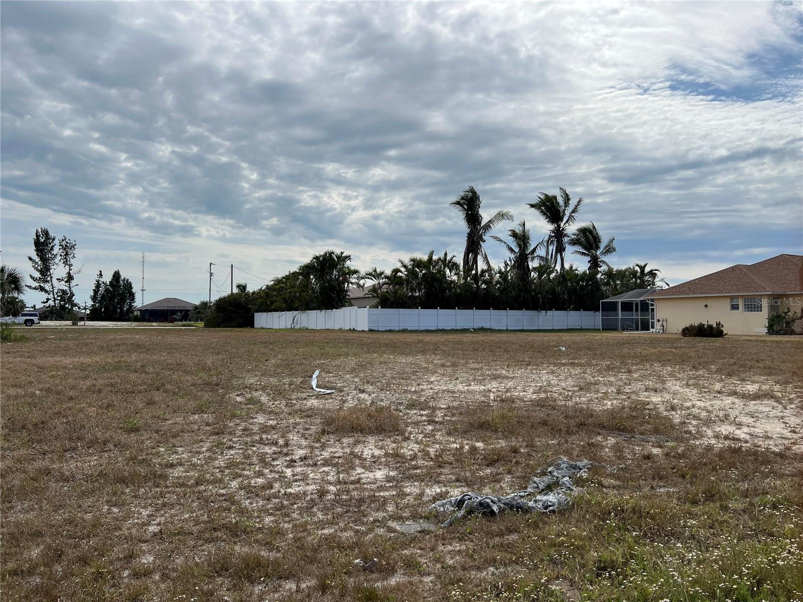 CAPE CORAL - Land