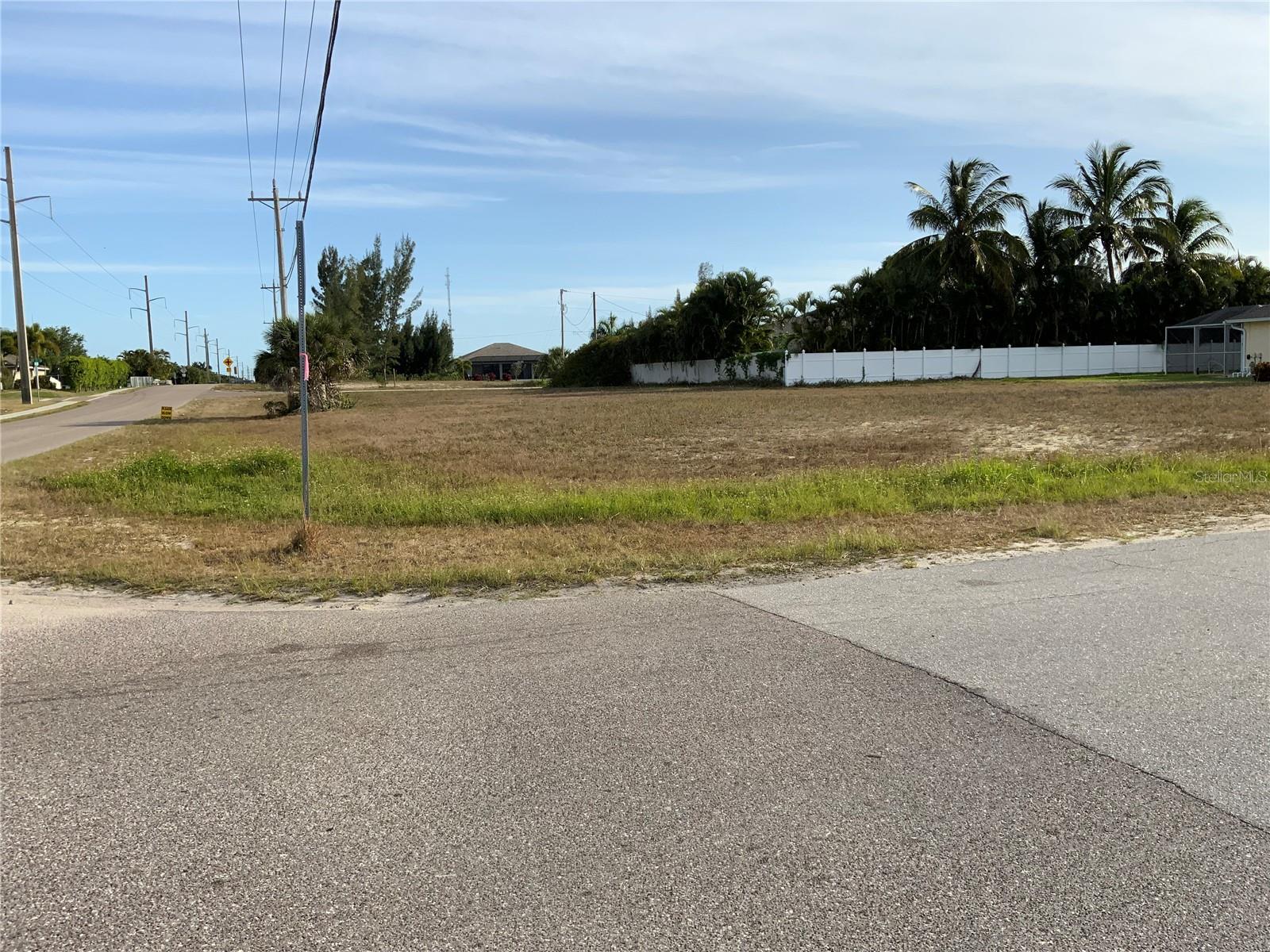 CAPE CORAL - Land