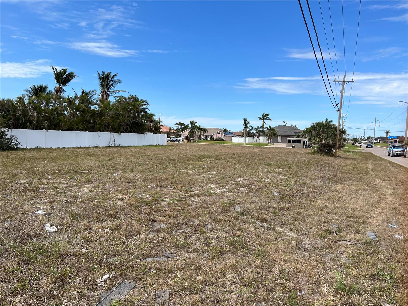 CAPE CORAL - Land
