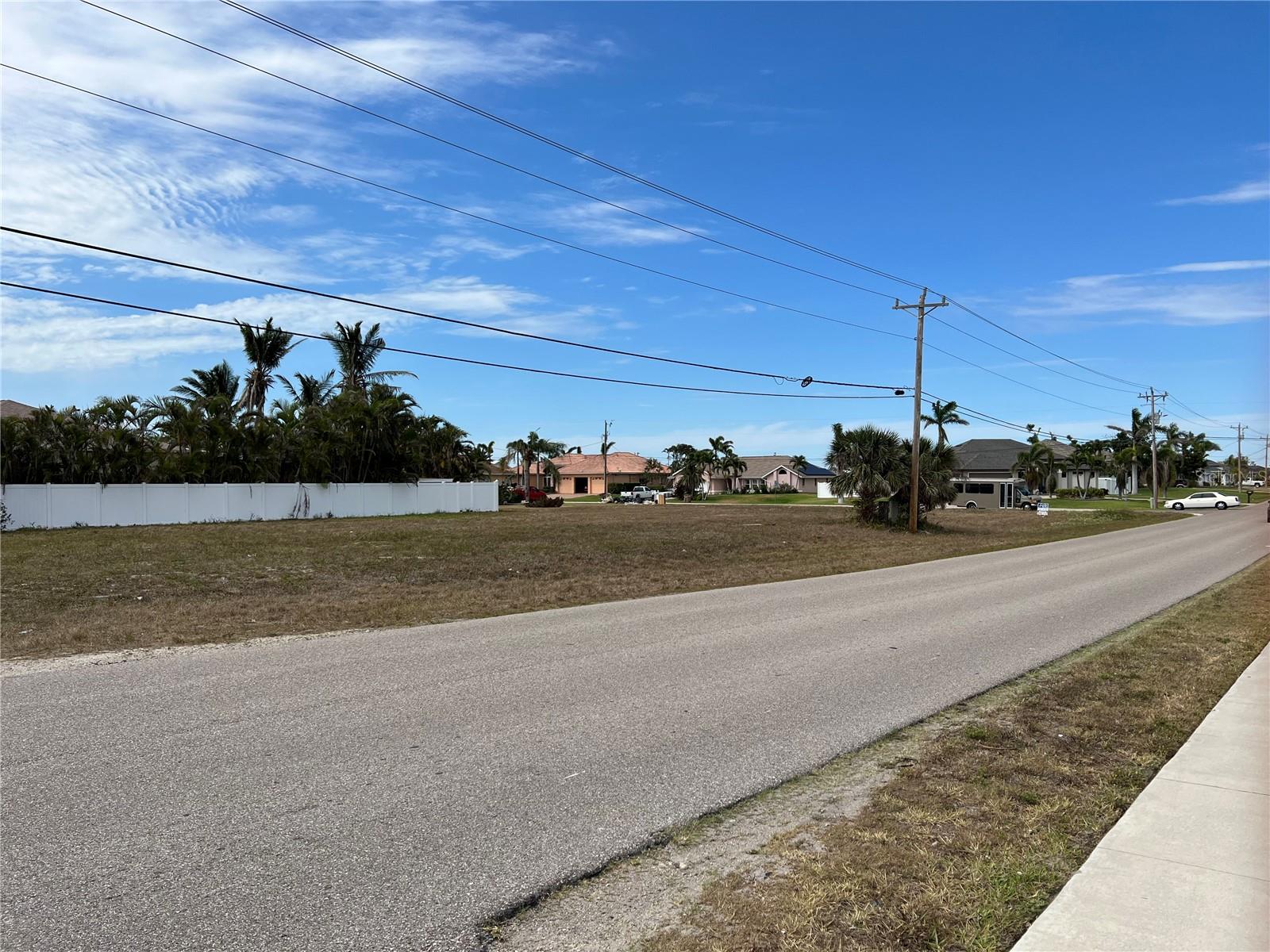 CAPE CORAL - Land