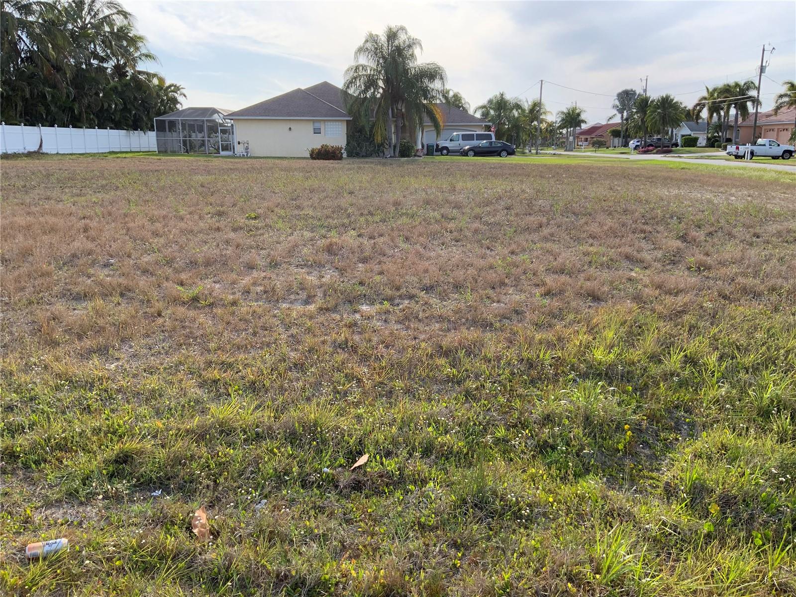 CAPE CORAL - Land