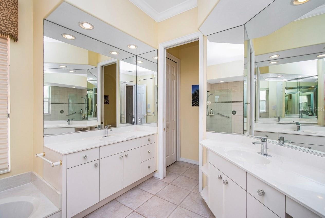 UNIVERSITY PARK COUNTRY CLUB - Residential