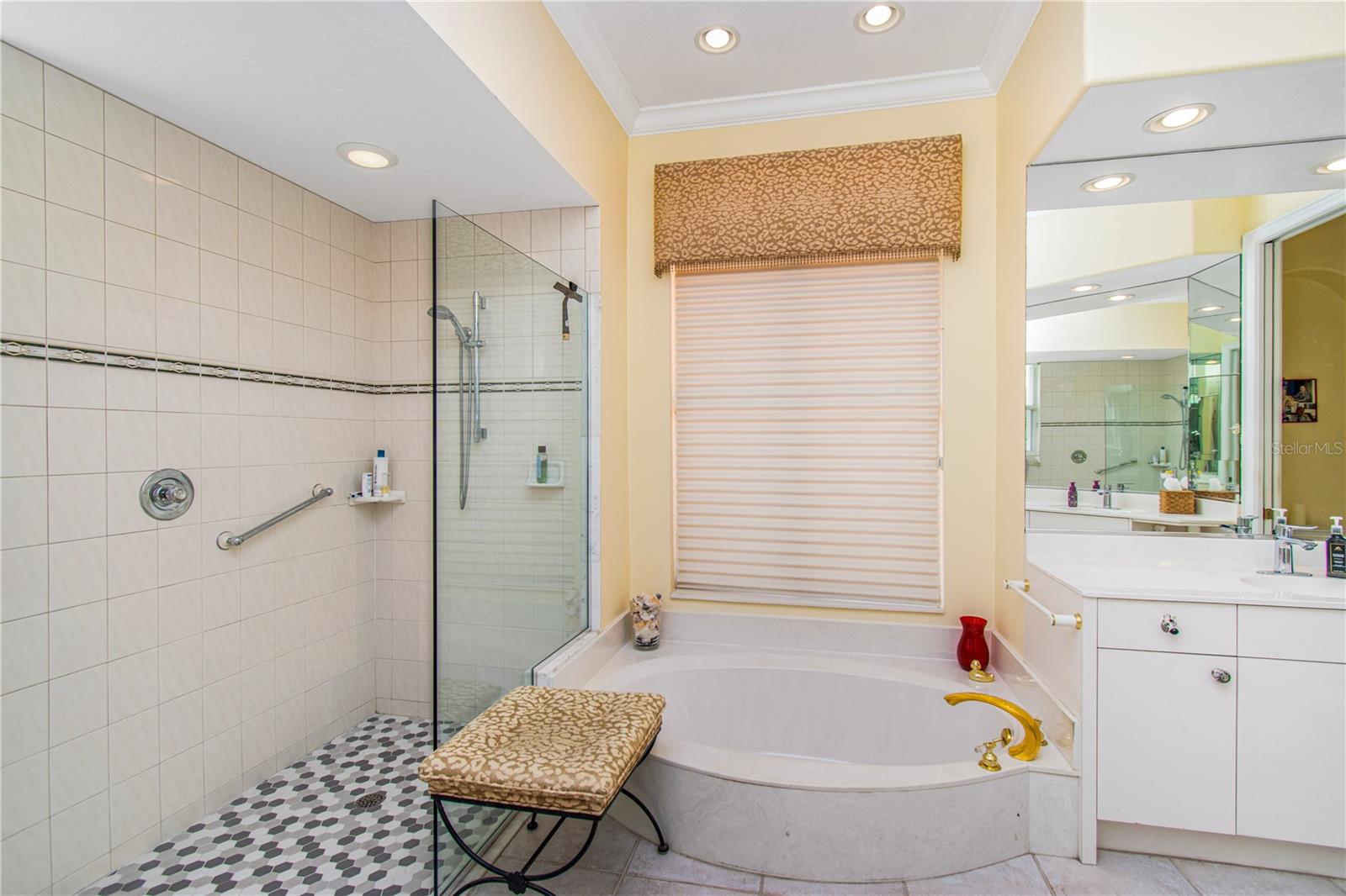 UNIVERSITY PARK COUNTRY CLUB - Residential