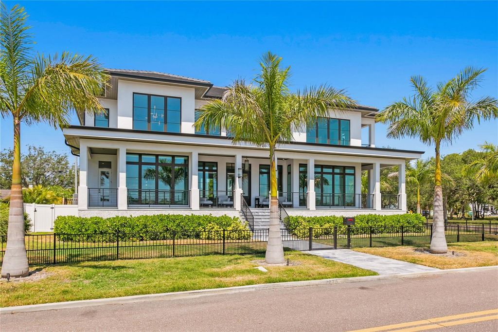 Photo of 2926 Coffee Pot Boulevard NE, St Petersburg, FL 33704 (MLS # TB8509782)