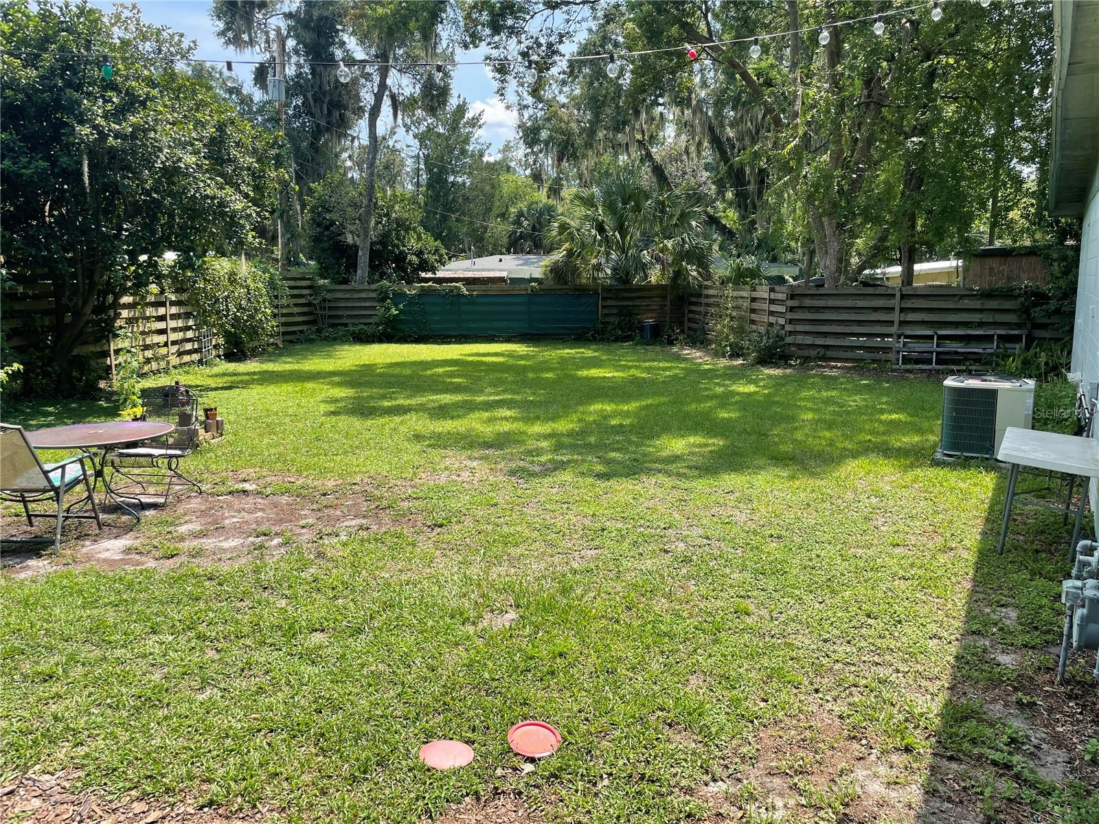 WOODLAWN CIRCLE(010) - Residential