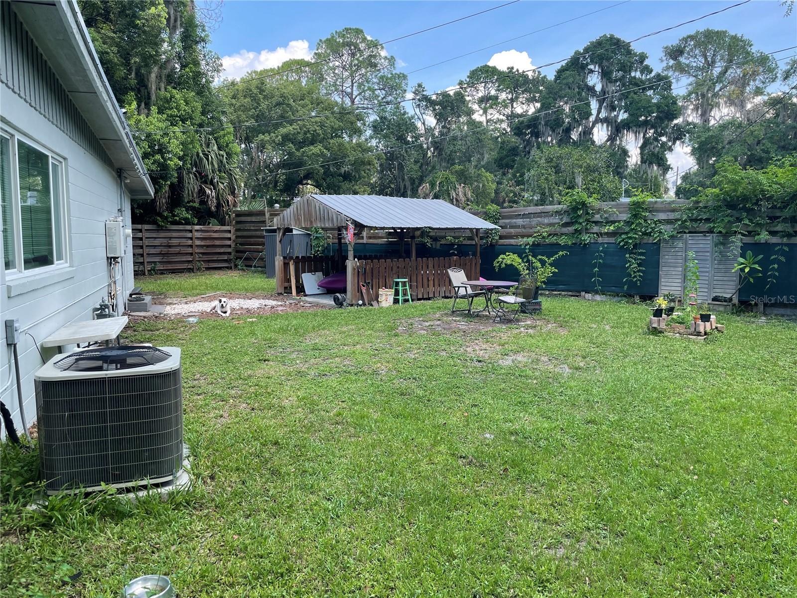 WOODLAWN CIRCLE(010) - Residential