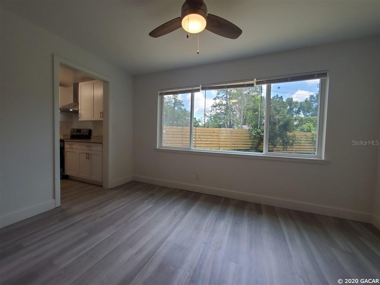 WOODLAWN CIRCLE(010) - Residential