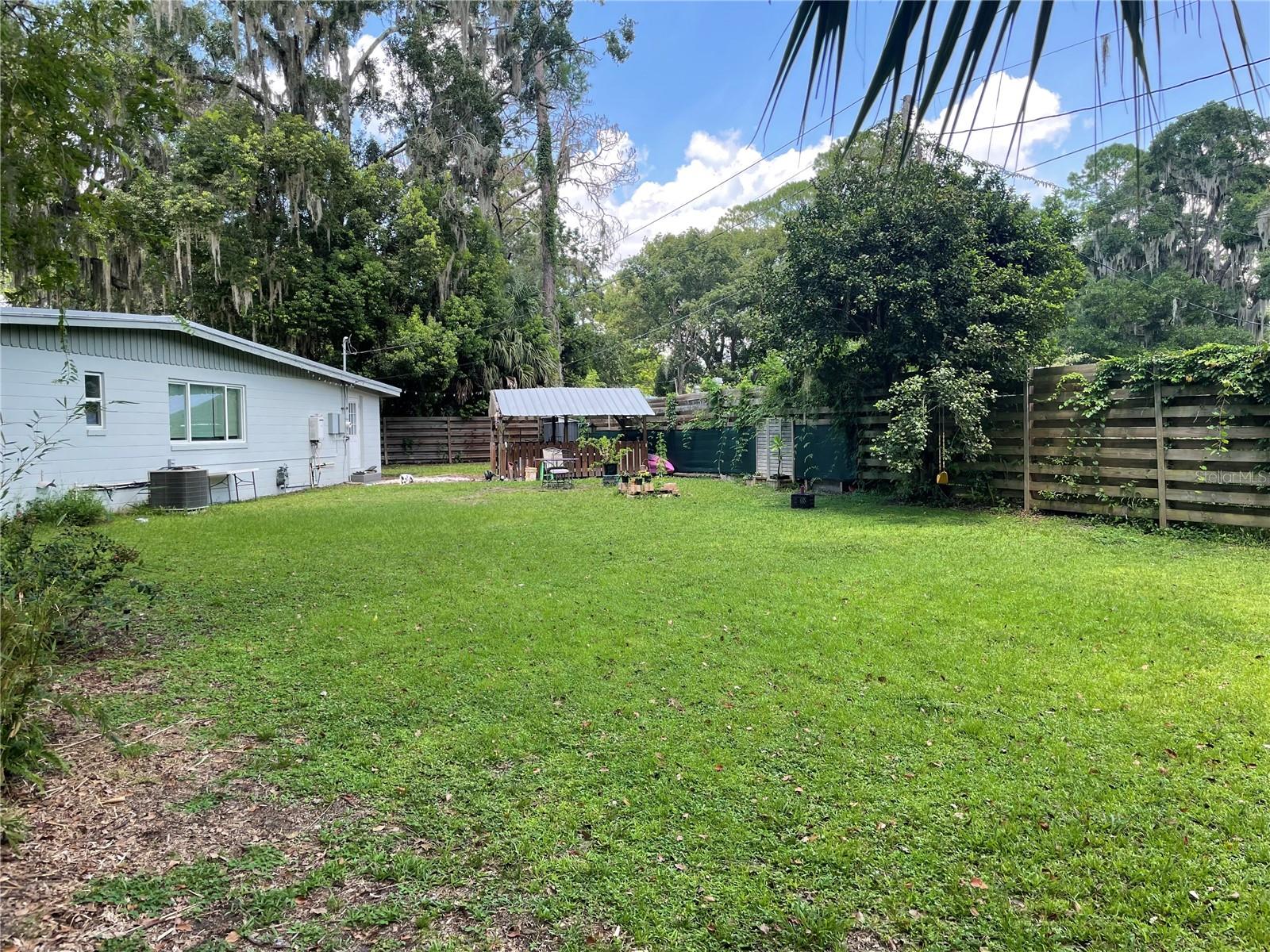 WOODLAWN CIRCLE(010) - Residential