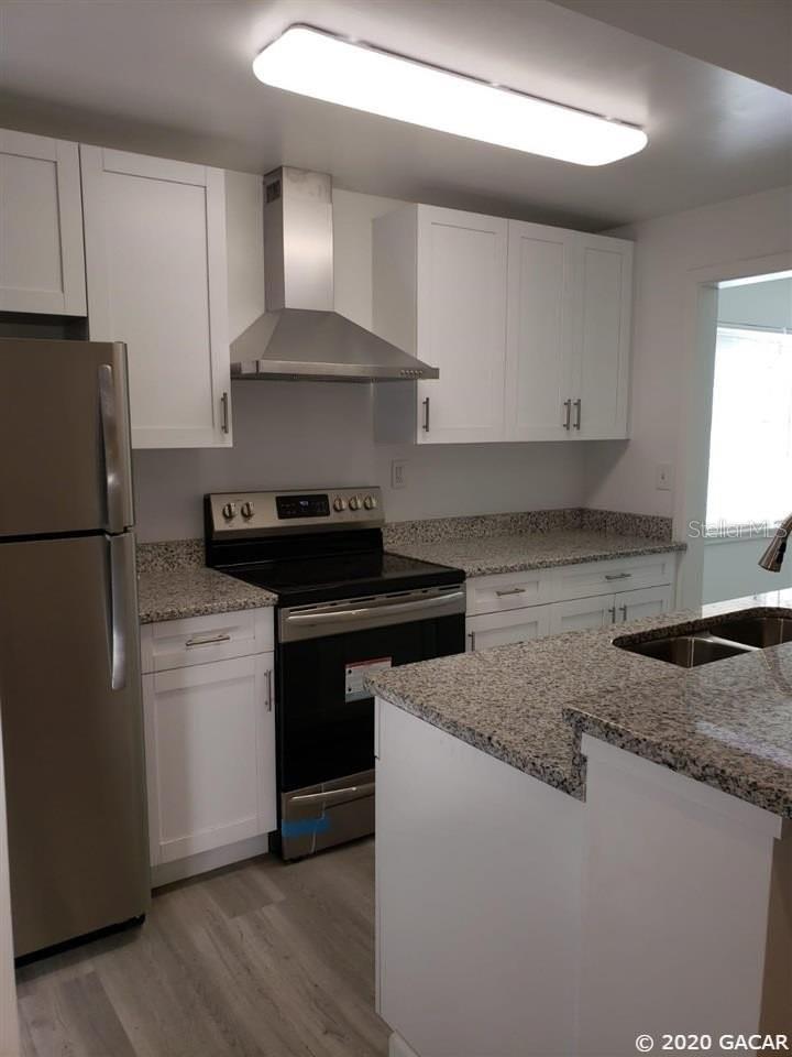 WOODLAWN CIRCLE(010) - Residential