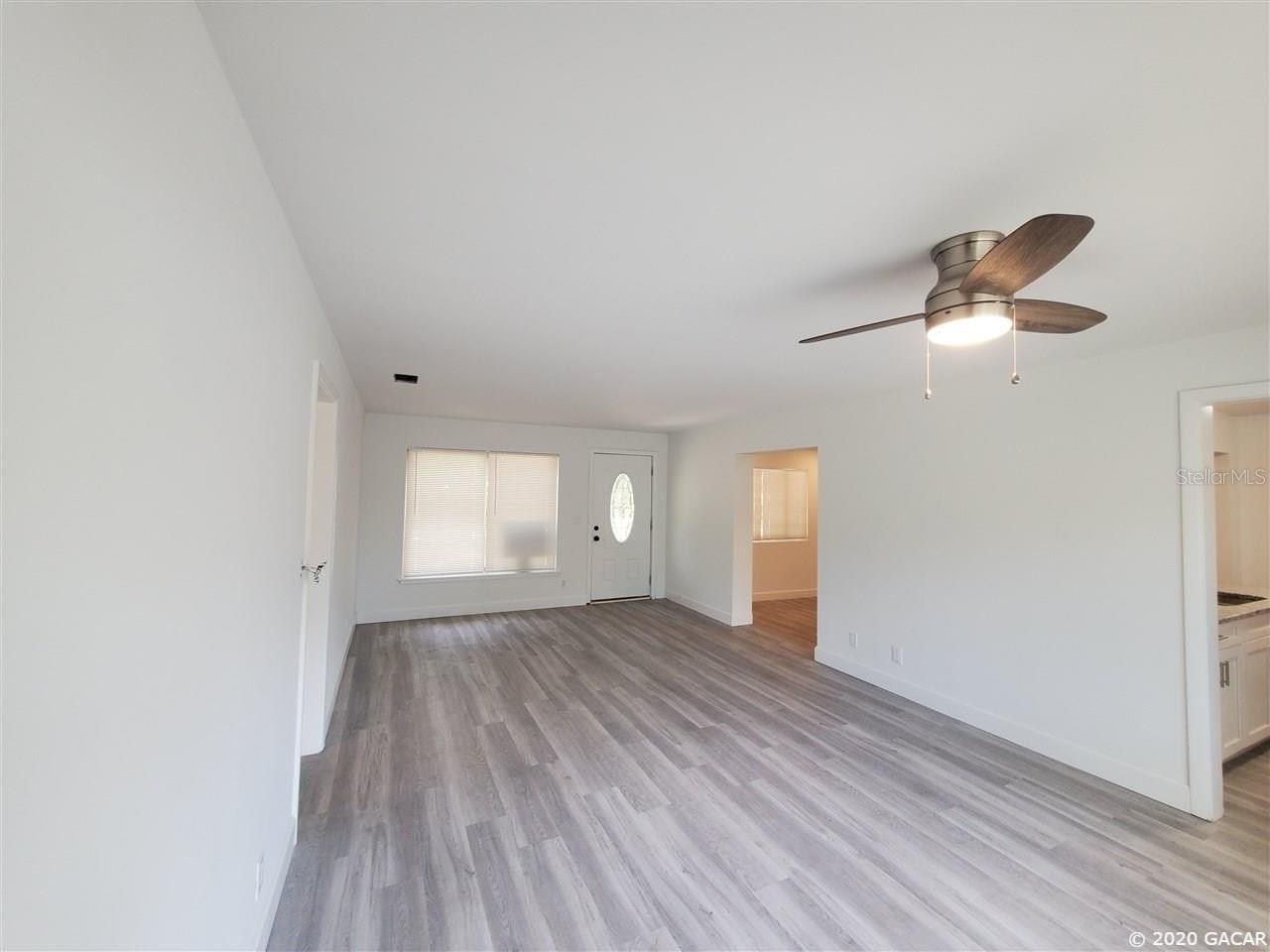 WOODLAWN CIRCLE(010) - Residential