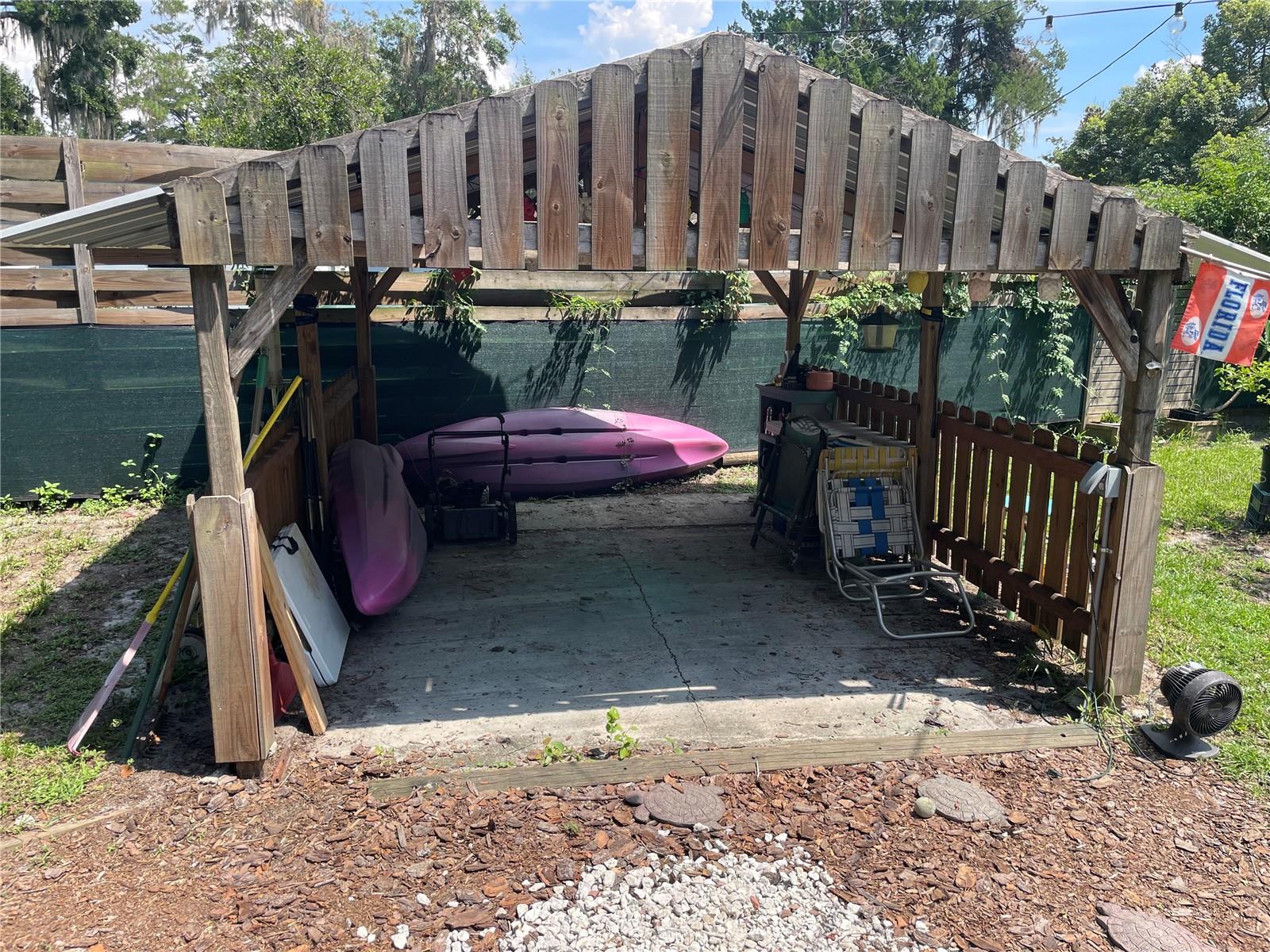 WOODLAWN CIRCLE(010) - Residential