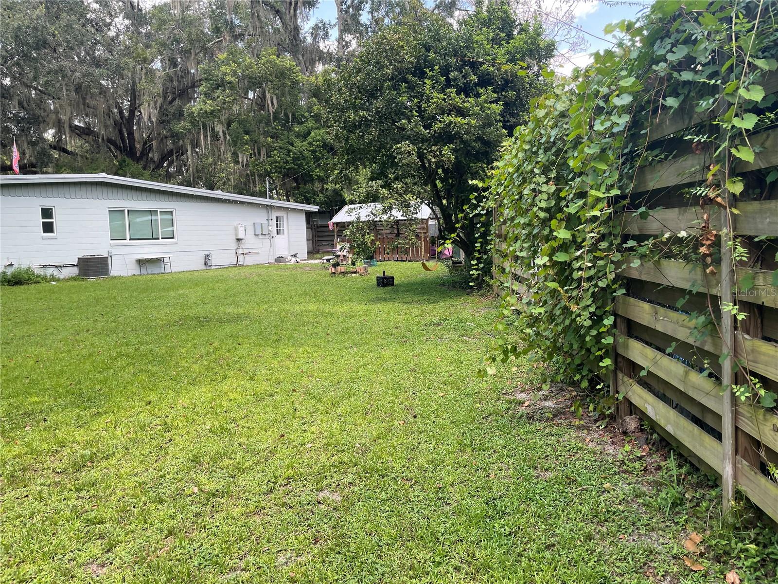 WOODLAWN CIRCLE(010) - Residential