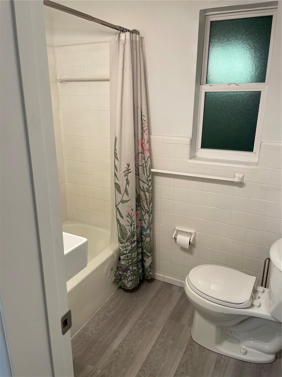 WOODLAWN CIRCLE(010) - Residential