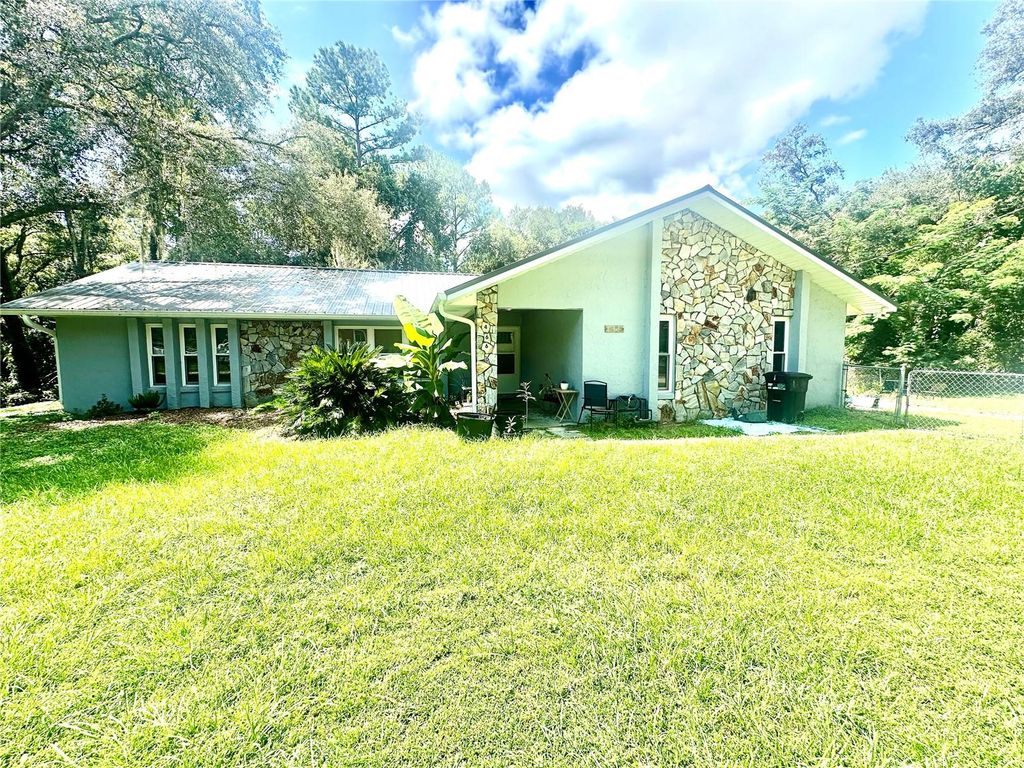 Photo of 4660 SE 160th Court, Ocklawaha, FL 32179 (MLS # R4909906)