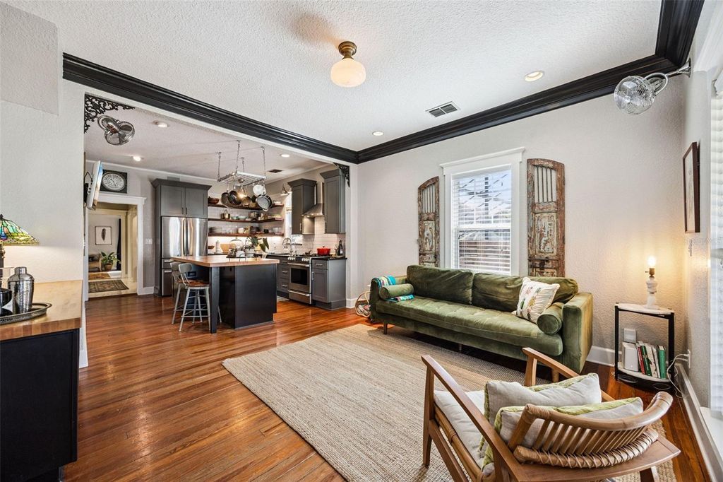 Photo of 913 La Salle Avenue, Orlando, FL 32803 (MLS # O6380846)