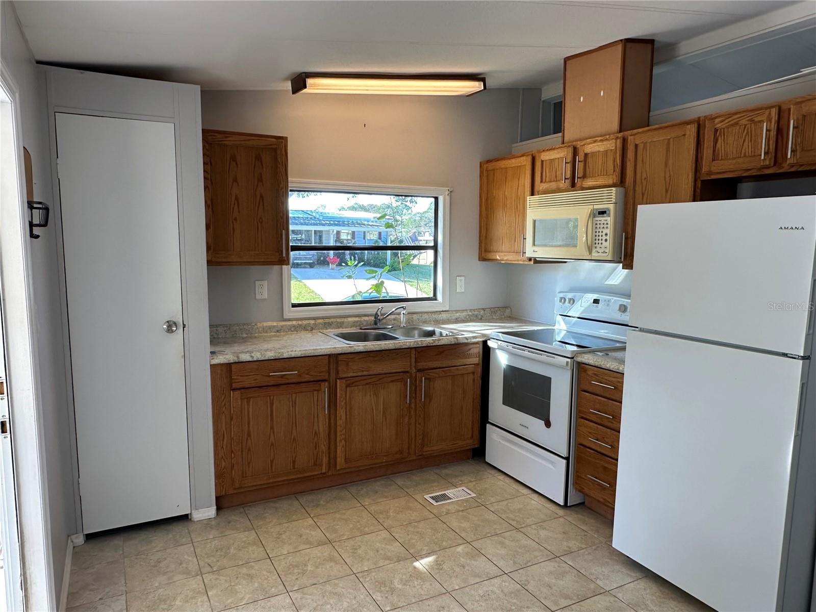 BANBURY VILLAGE CONDO - Residential