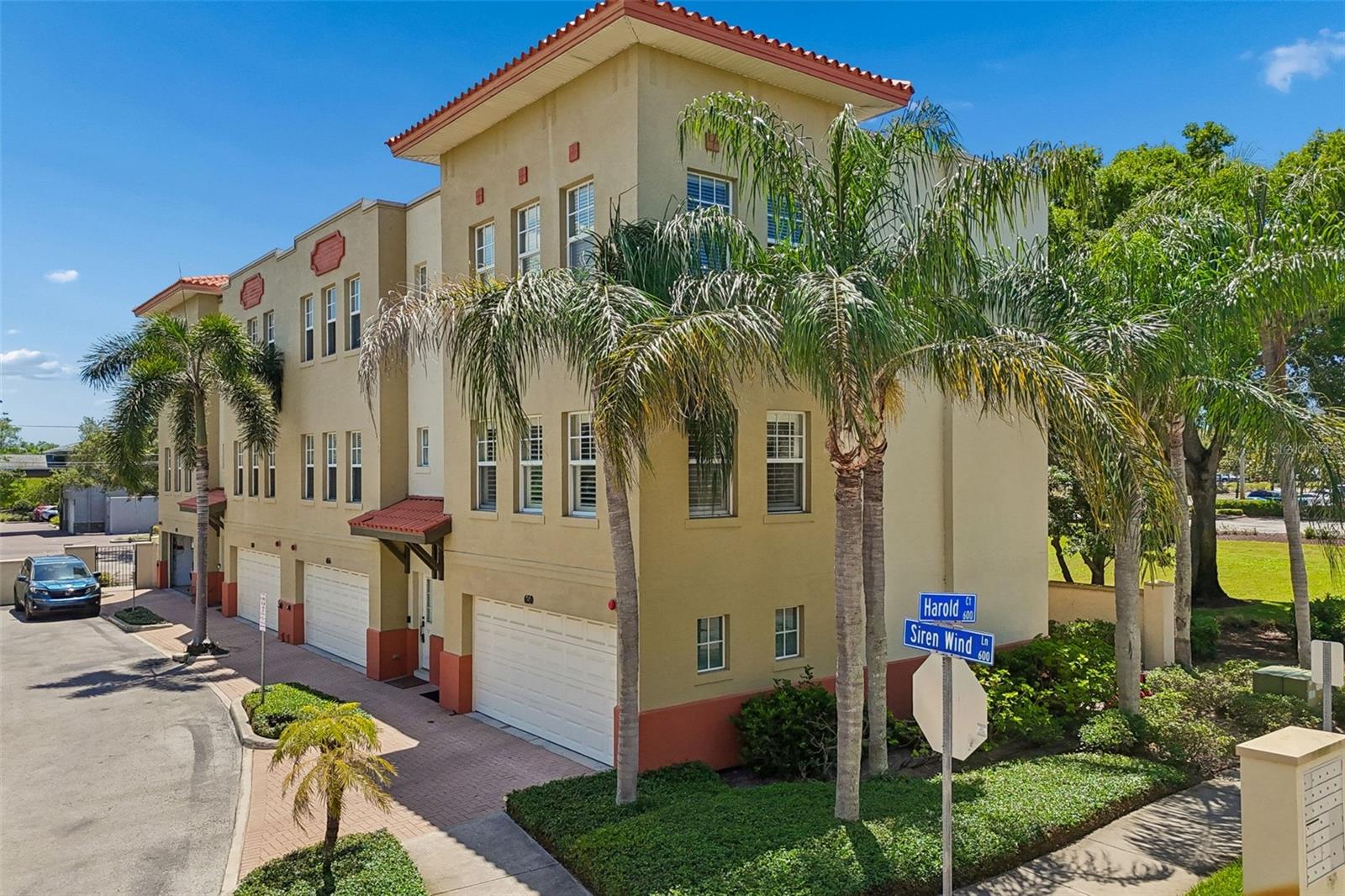 HAROLD COURT TWNHMS - Residential
