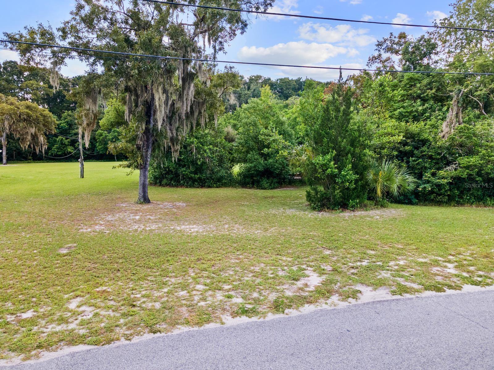 SUNSHINE RANCHES - Land