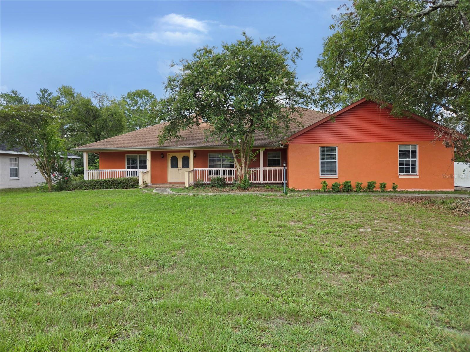 Great sw ocala location! 3/2/2 on .55 acres, Fenced Pool w/ cabana, Large Shed, Fenced Yard. Side Entry garage on a quiet cul-de-sac. Huge front porch, Large Courtyard patio in the back yard. Large Florida room. Seperate Living Room, Family Room, Formal Dining Room, Inside Laundry room. Large kitchen with quartz countertops, Breakfast bar & Breakfast nook. Tile & laminate floors.