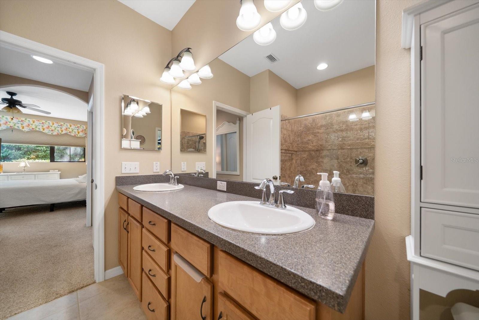 BEACON TRACE TWNHMS - Residential