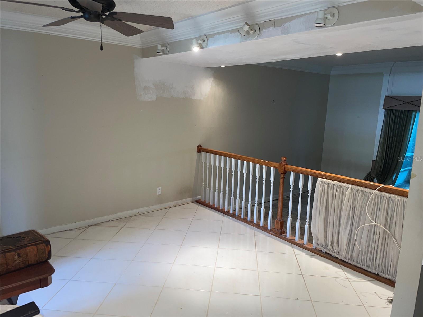 FOUR SEASONS CONDO - Residential