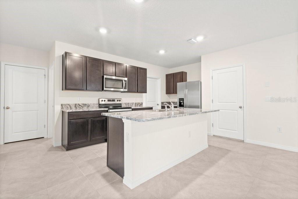 EPPERSON RANCH NORTH PH 1 POD - Residential Lease