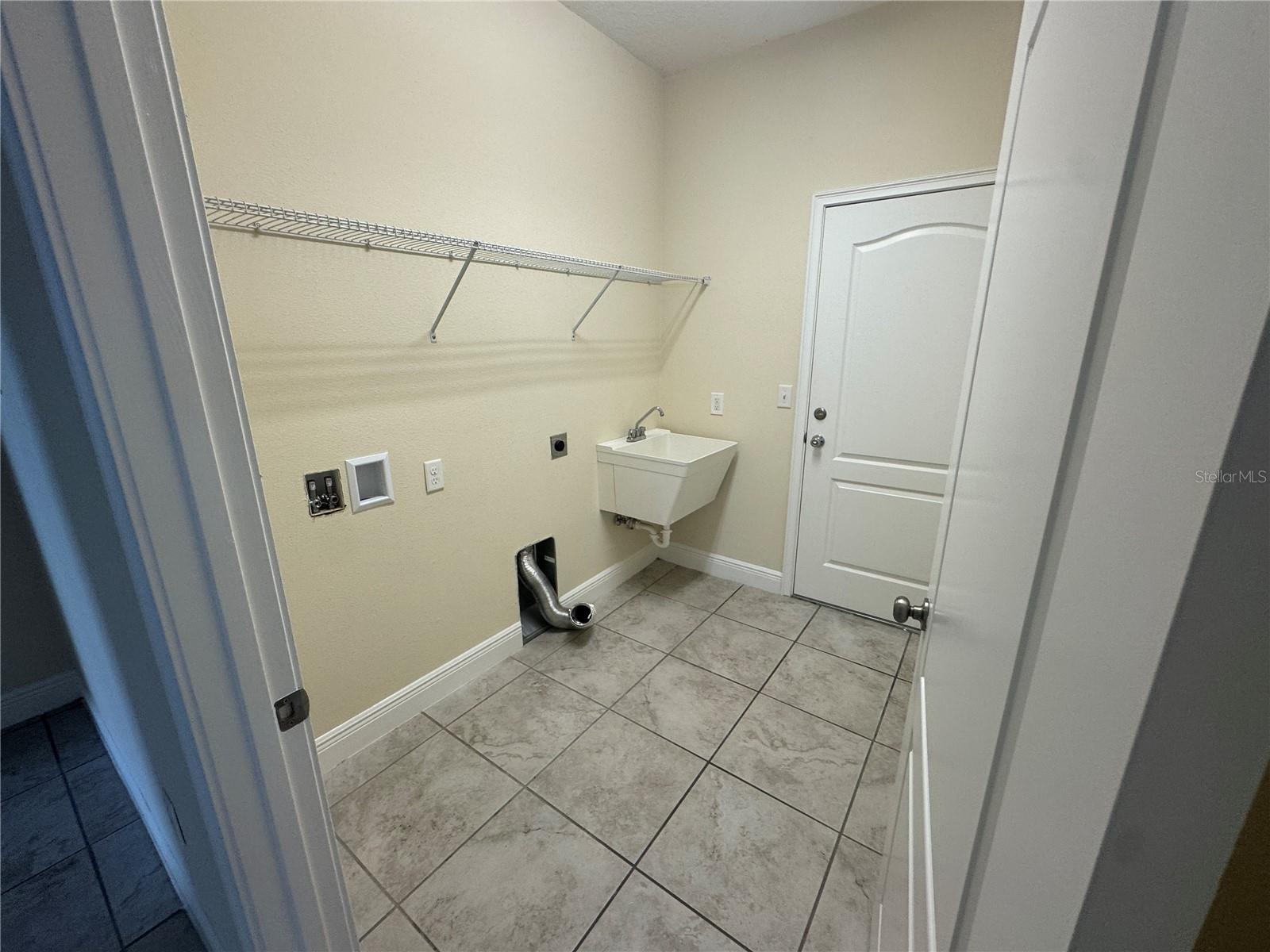 EMERALD POND SUB - Residential Lease