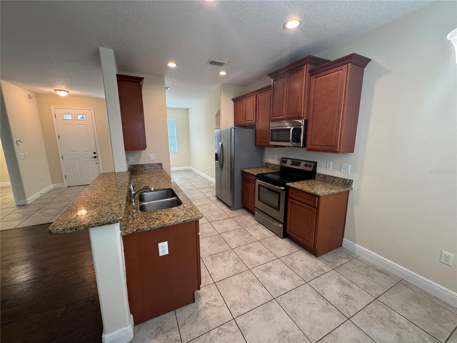 EMERALD POND SUB - Residential Lease