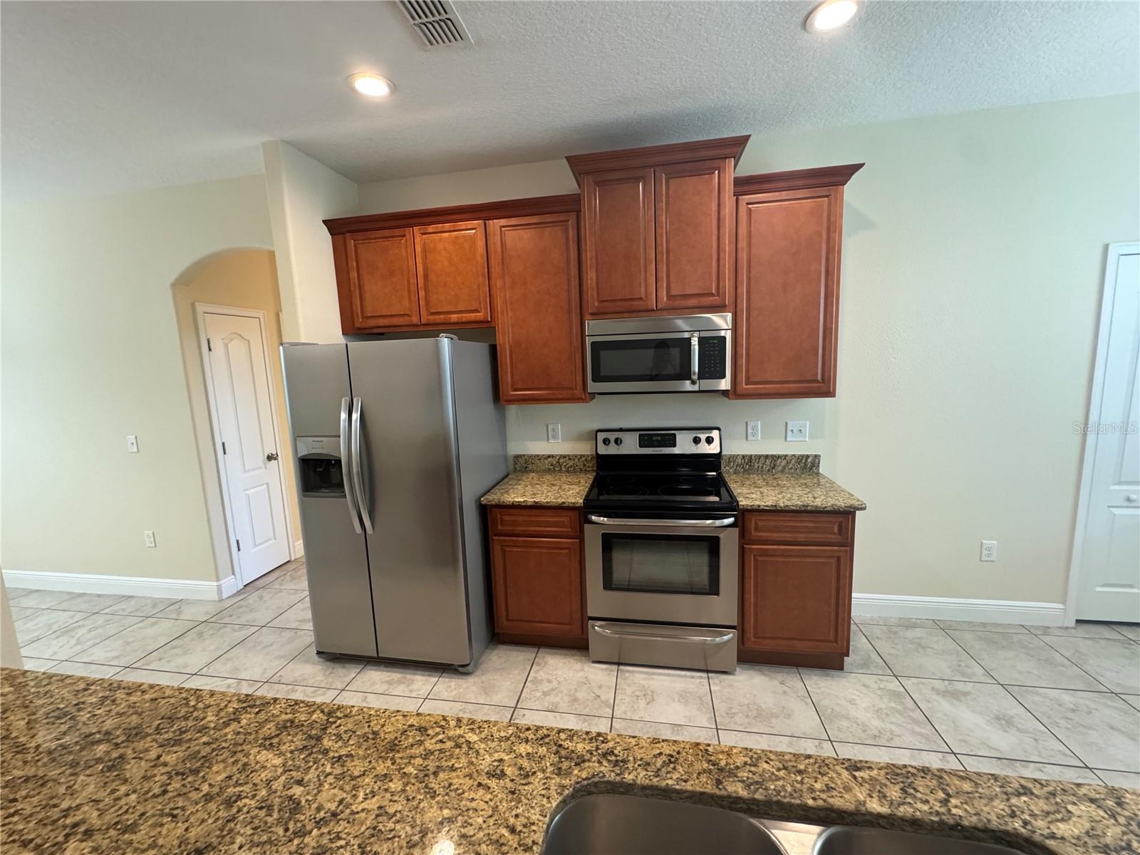 EMERALD POND SUB - Residential Lease