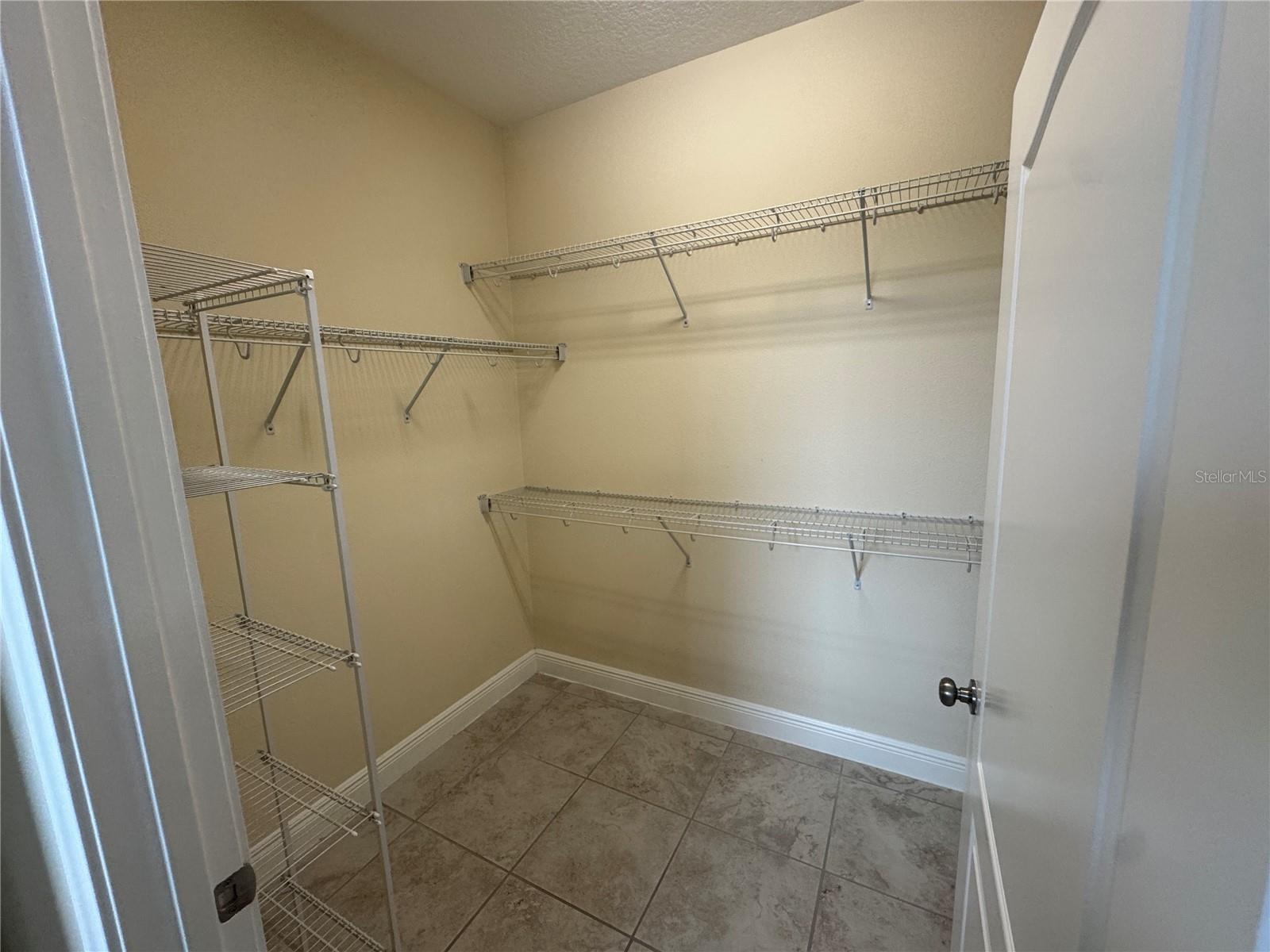 EMERALD POND SUB - Residential Lease